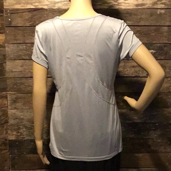 Reebok Athletic Performance Wear Short Sleeved Breathable Tee Shirt - Picture 2 of 6